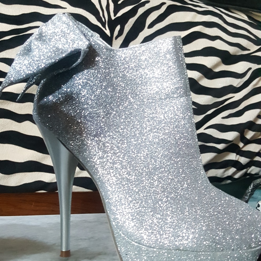 Sliver Sparling  Platform High Heel Booties.
